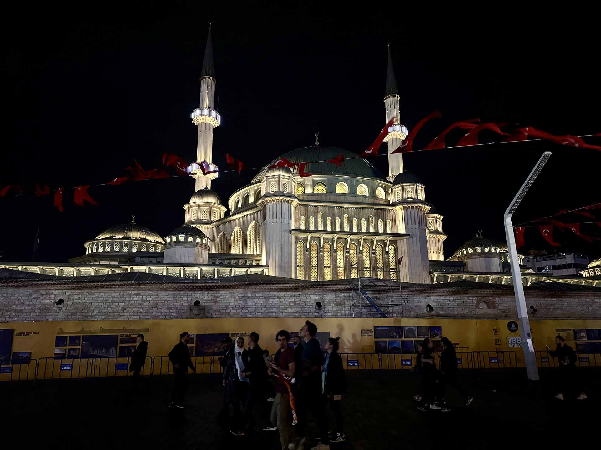 営業支援×AIチャットボット活用ガイド｜商談中の「すぐ答えられない」を解消