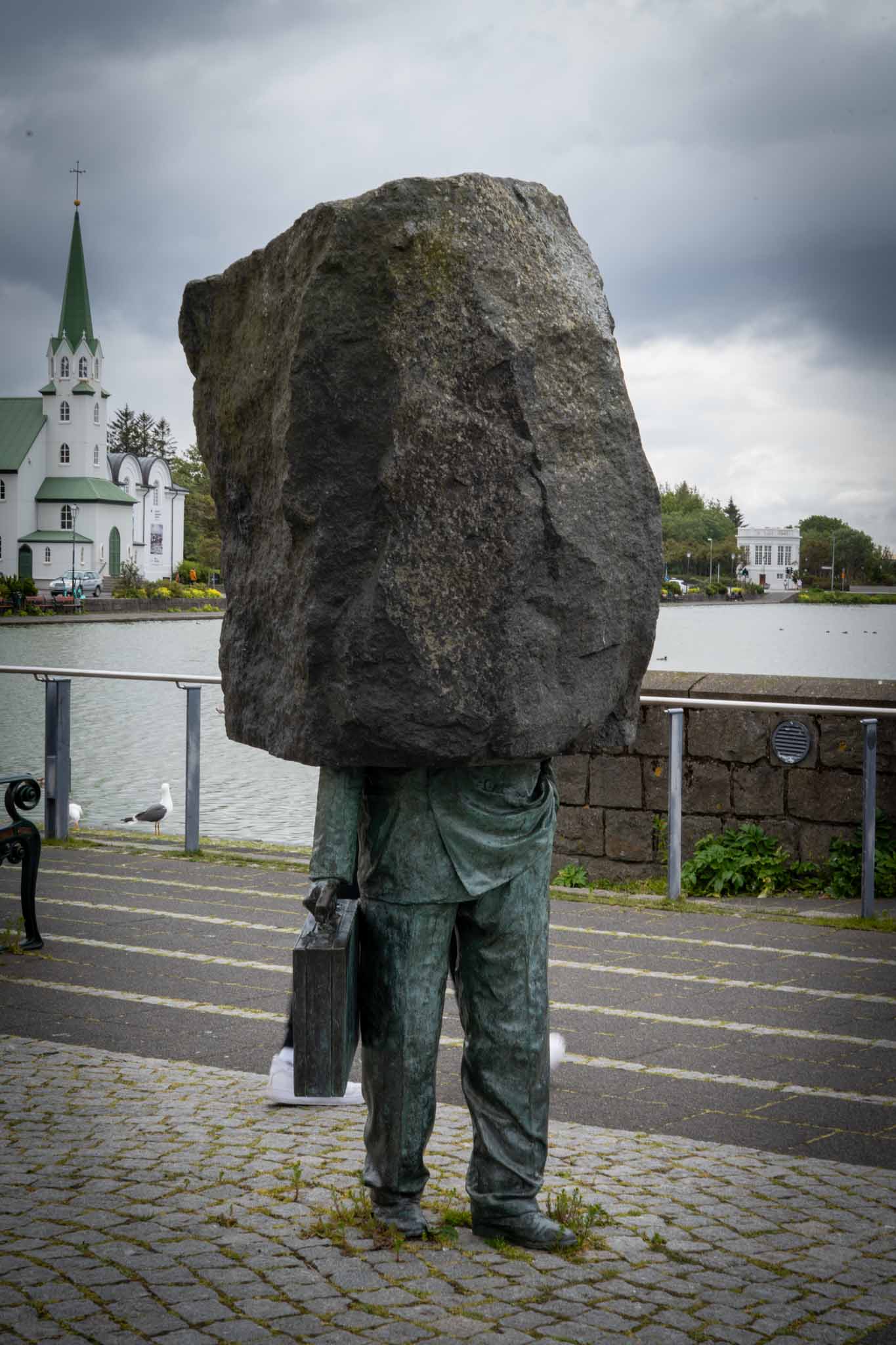 RAGとは？AIチャットボットの精度を劇的に上げる最新技術を解説